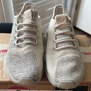 Kids size 5 Adidas Tubular shadow shoes